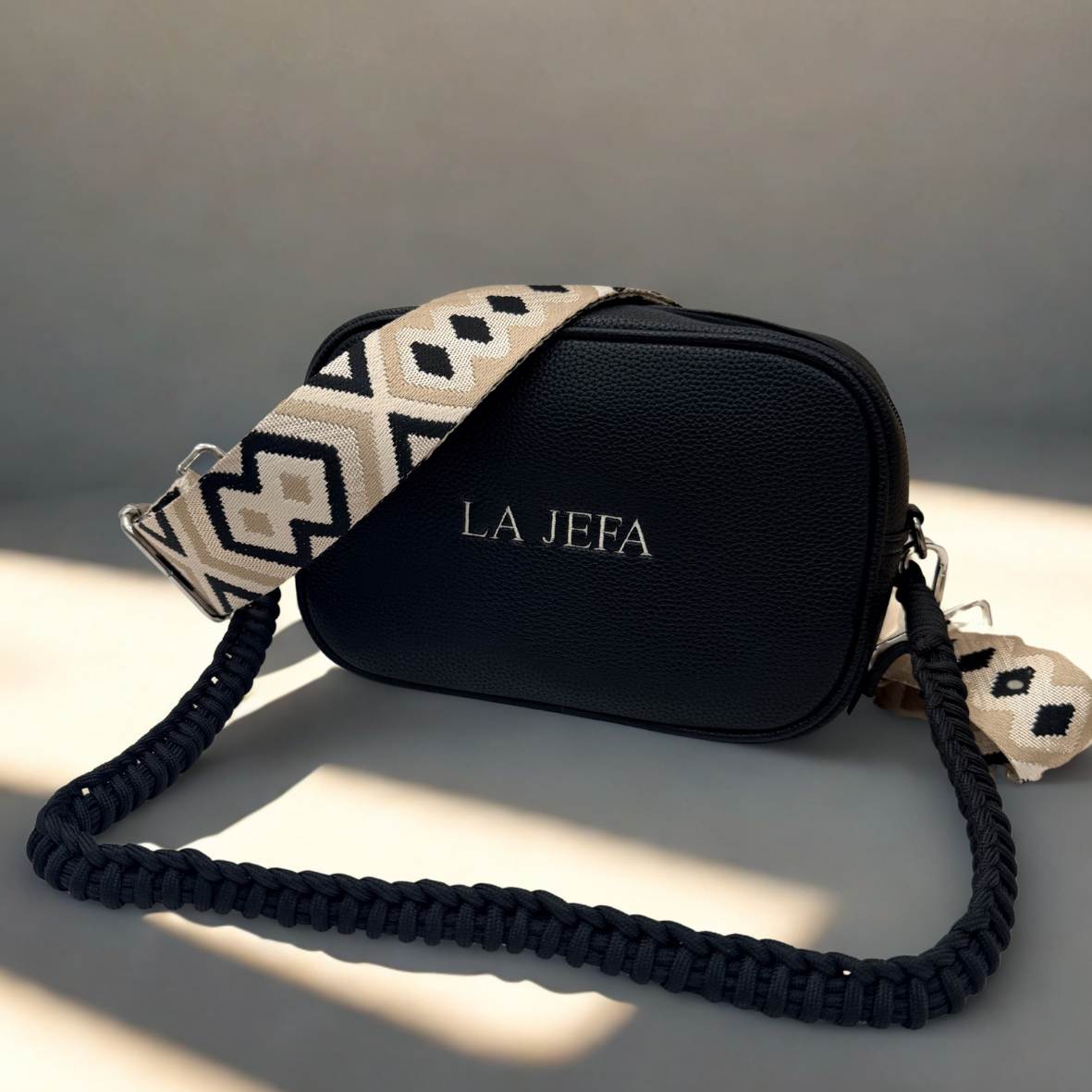 Bolso "LA JEFA"- Vegan- Negro y beige